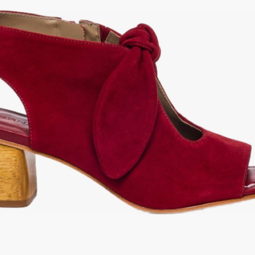 Bernardo  Lizzie Comfortable 2” Red Suede Knot Peep-Toe Block Heel Sandals 9.5